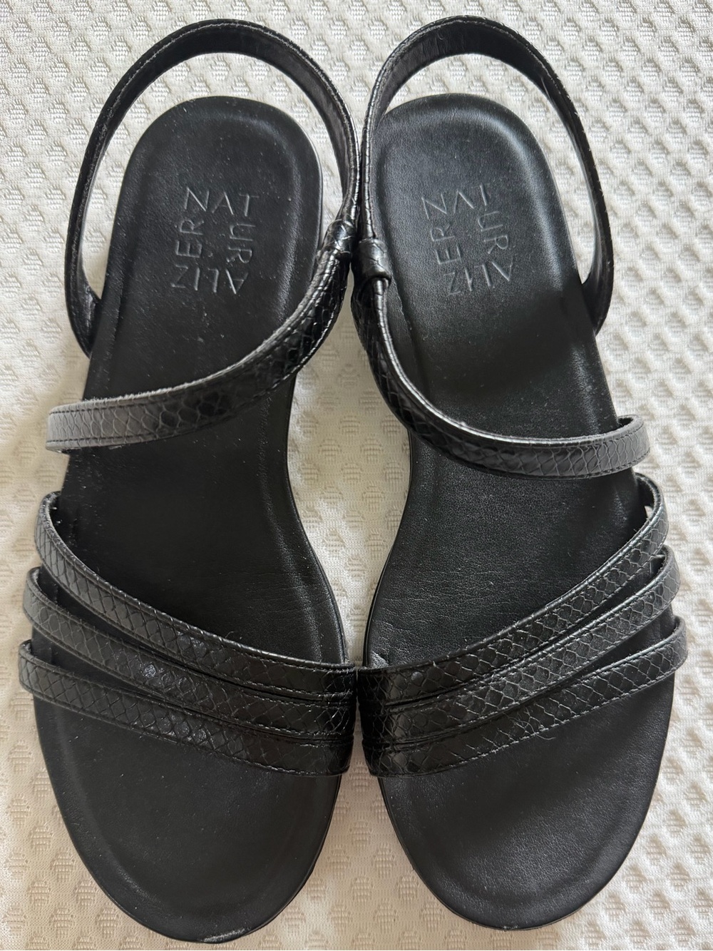 Naturalizer size 7.5 black Salma strappy sandals